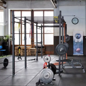 groepsles yoga, bootcamp, pilates voor ontspanning met sporten